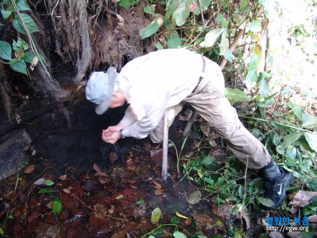 23.맑은 물 시음 Clean water for me first.jpg-1.JPG