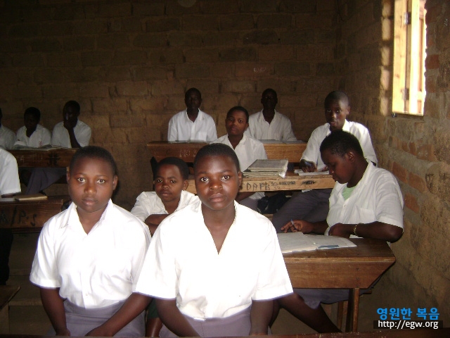 16. Kikoni Vocational School Students borrows primary classrooms.JPG