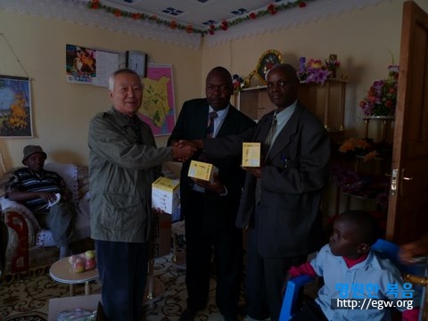 2.말라리아 약 증정 Malaria medicine donation.jpg.JPG