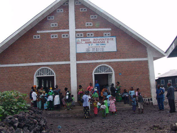(7)새로지은 응강기 교회.New Ngangi SDA Church today..JPG