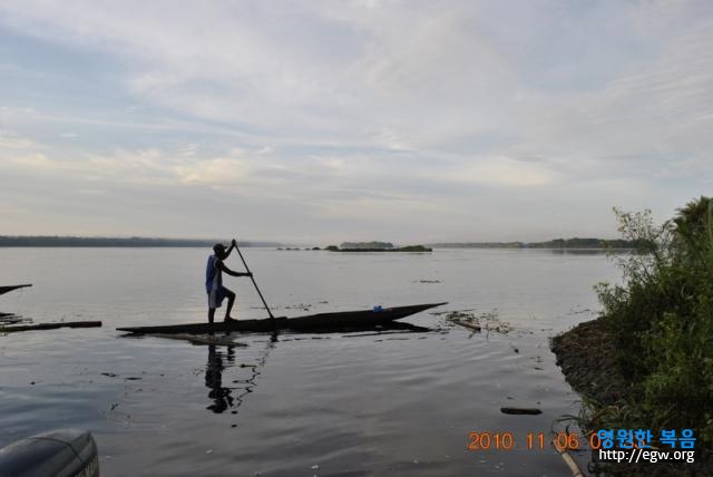 1. Beautiful Congo River.JPG