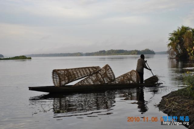 15. Fisherman in Congo River.JPG