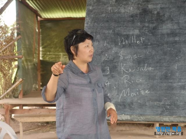 10.강의하는 집사님 Seminar in Bethel.JPG